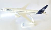 Boeing 787-9 Lufthansa Herpa Snap Fit Collectors Model Scale 1:200 D-ABPA