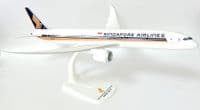 Boeing 787-9 Singapore Airlines Snap Fit Airliner Collectors Model Scale 1:200