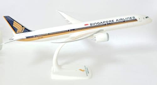 Boeing 787-9 Singapore Airlines Snap Fit Airliner Collectors Model Scale 1:200