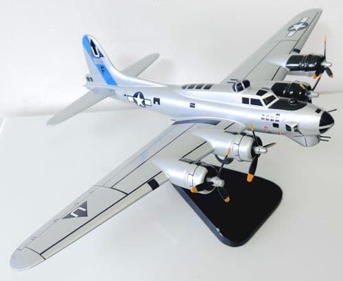 Boeing B-17 USAF US Air Force 'Sentimental Journey' Collectors Model Scale 1:55