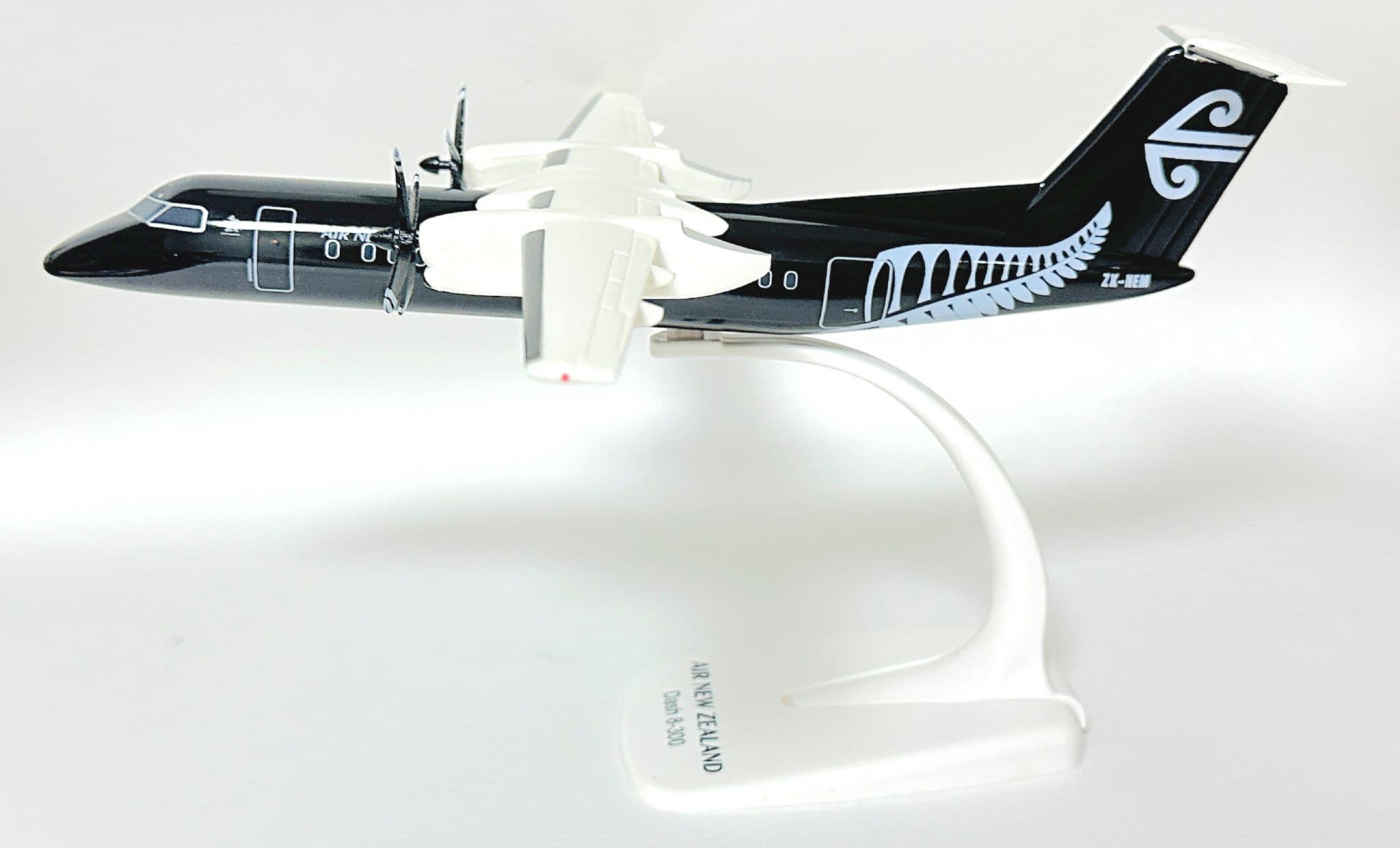 Canadair Dash-8 DHC-8-300 Air New Zealand Herpa Snap Fit