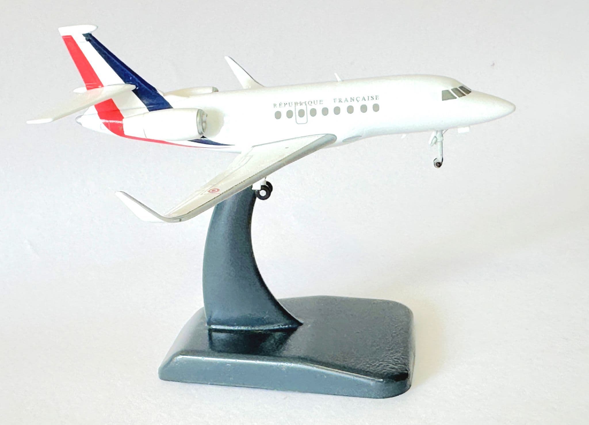 Dassault Falcon 2000LX French Government Hogan Diecast