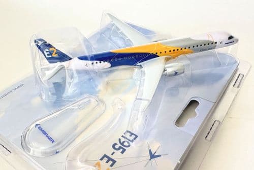 Embraer ERJ-195 E2 House / Demo Livery Official Lupa Collectors Model 1:250 -