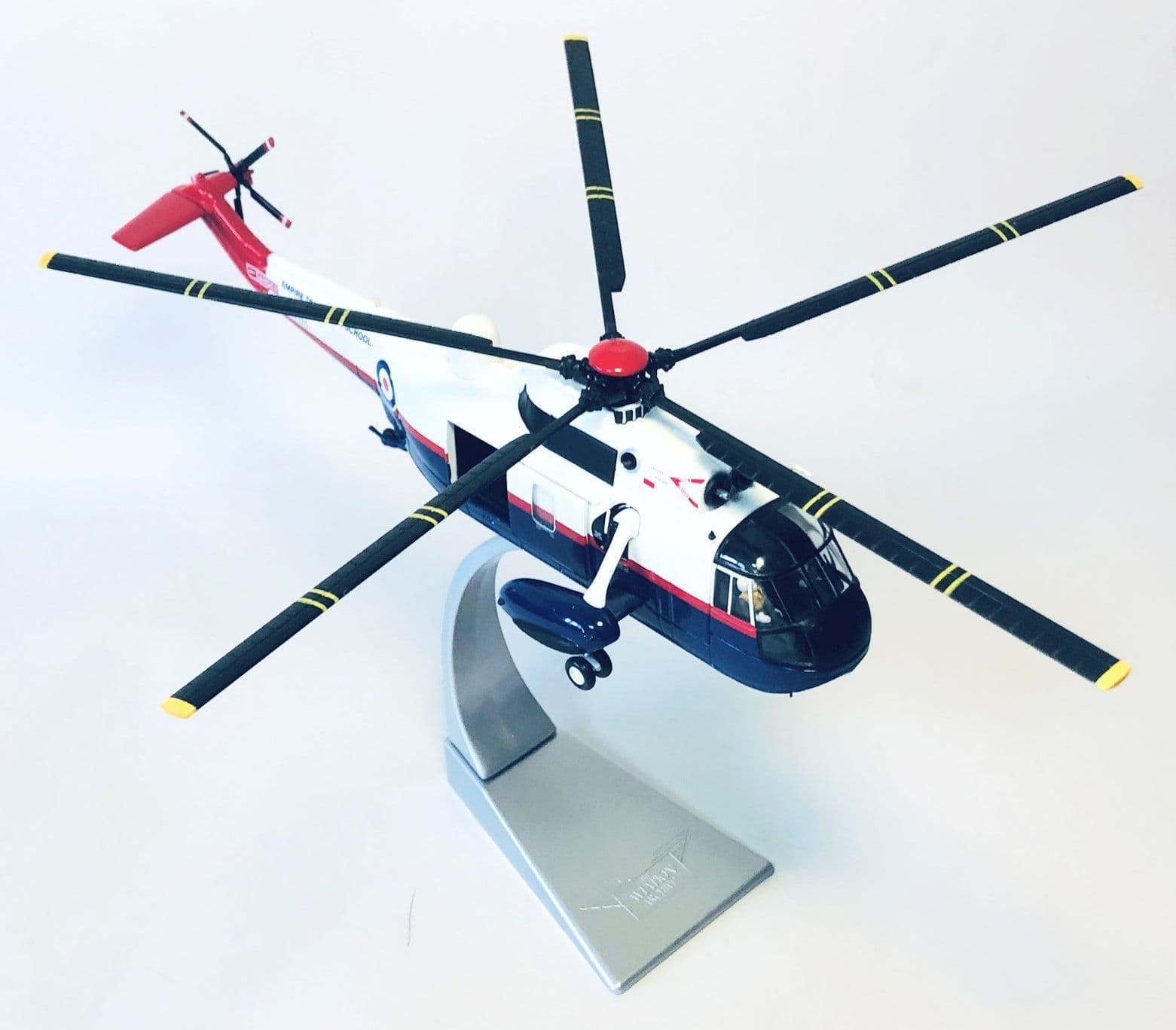 Sikorsky SH3D Sea King Helicopter Test Pilots Model Scale 1 72