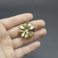 Lucky Grass Four-leaf Clover Alloy Pendant Keychain