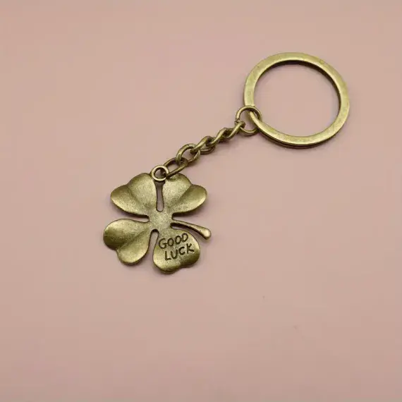Lucky Grass Four-leaf Clover Alloy Pendant Keychain