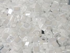 SB0420 SQUARE BEADS 4 MM WHITE PEARL CEYLON (15 grams)
