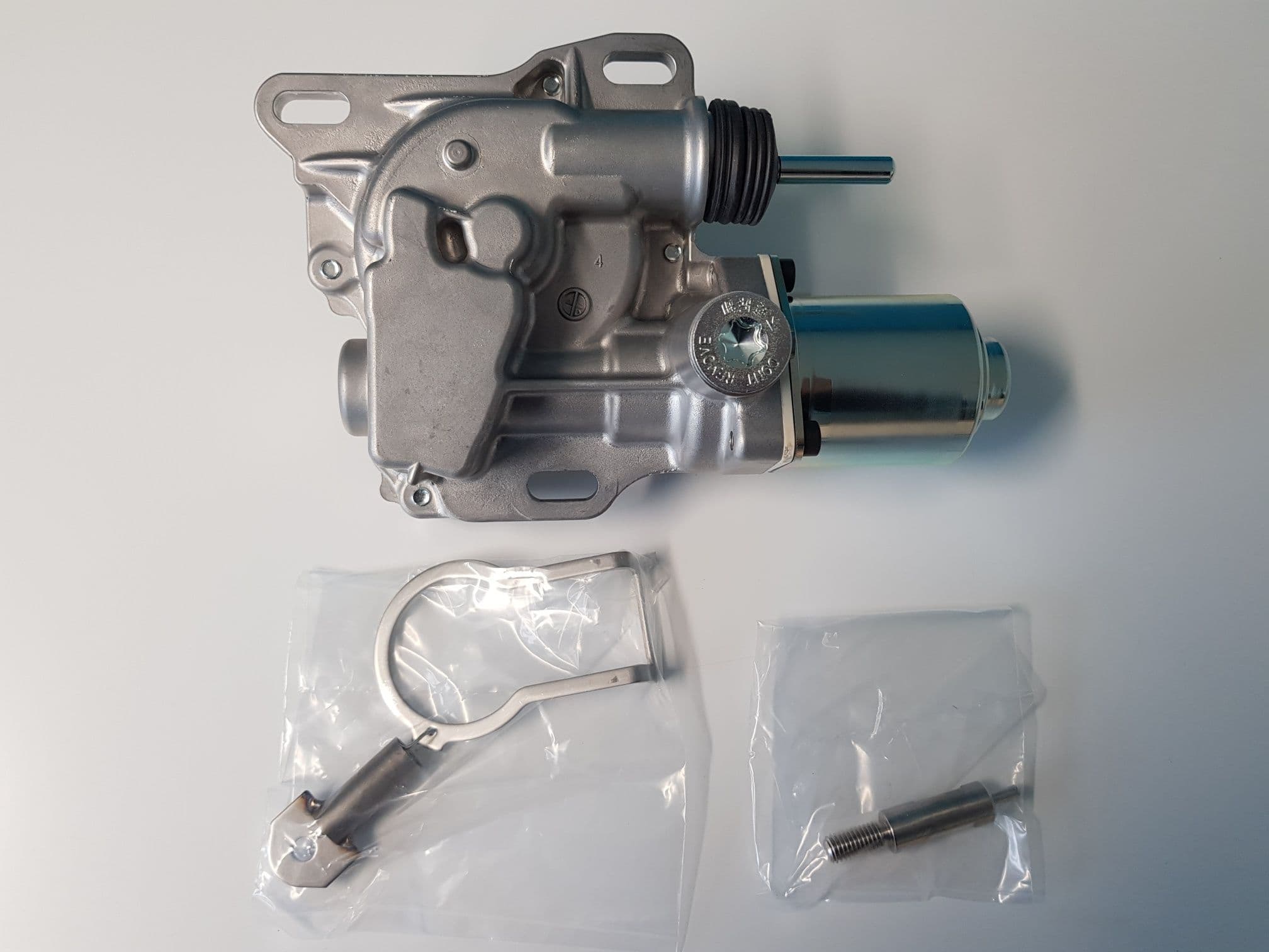 NEW GENUINE TOYOTA YARIS / AYGO CLUTCH ACTUATOR ASSEMBLY 3137052021