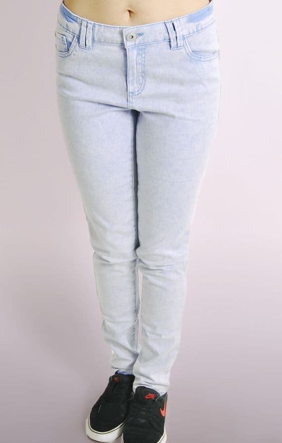 Skinny Jeans In Purple/Blue Snow Wash