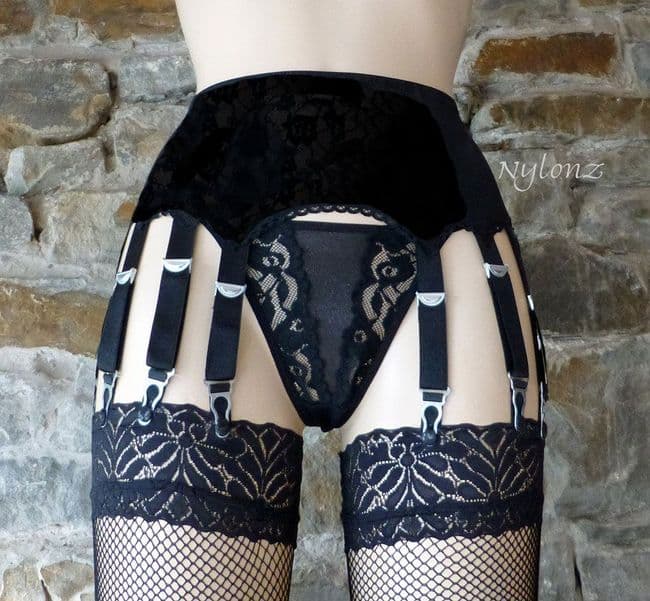 12 Strap Plain Suspender Belt Black