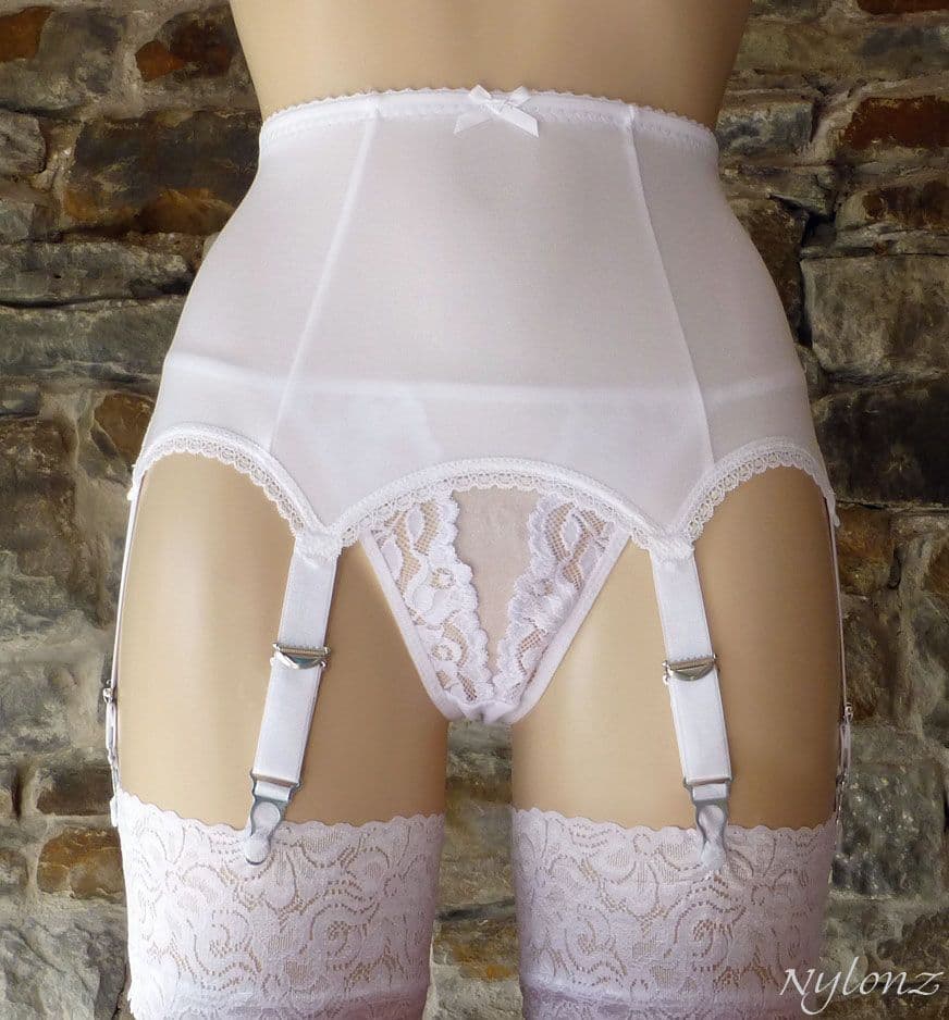 6 Strap Plain Suspender Belt White