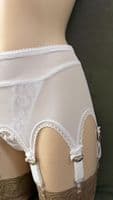 8 Strap Luxury Pull On Suspender Belt White