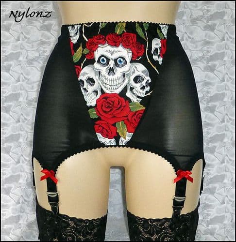 Skulls & Roses Suspender Girdle Black