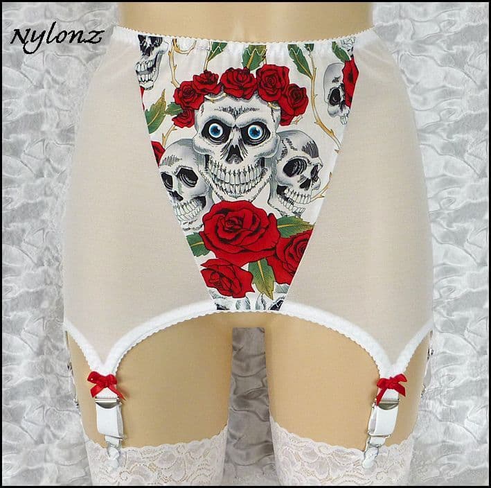 Skulls & Roses Suspender Girdle White