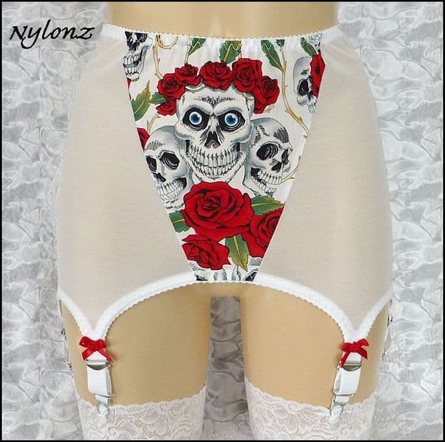 Skulls & Roses Suspender Girdle White