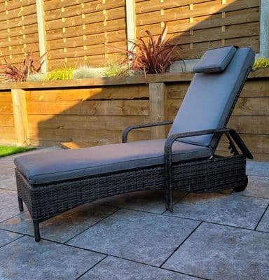 Signature Weave Savannah Sun Lounger + Table