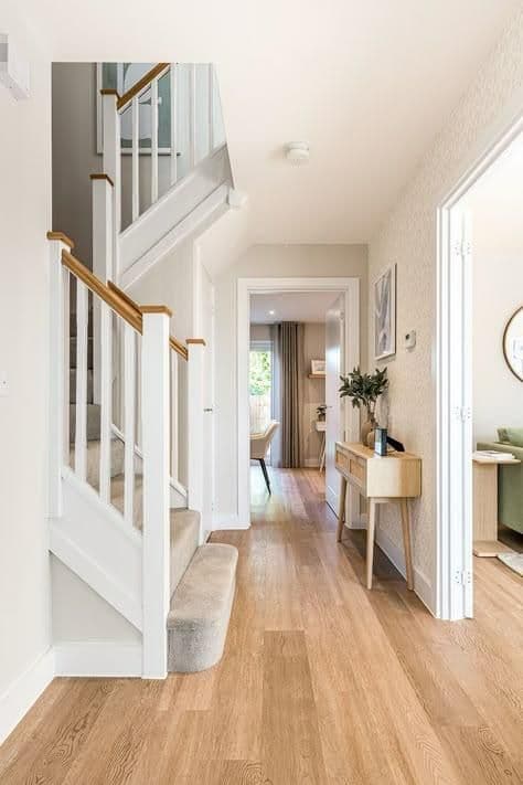 Oak Flooring in Hallways: Why the Entrance Floor Sets the Tone for the Whole Home
