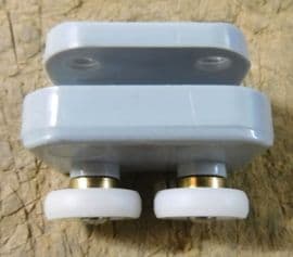 Caravan motorhome shower door roller catch