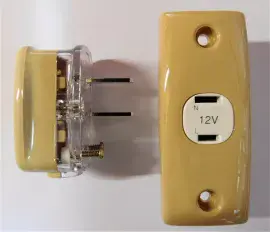 Clipsal electrics 12v plug & thin socket HONEY