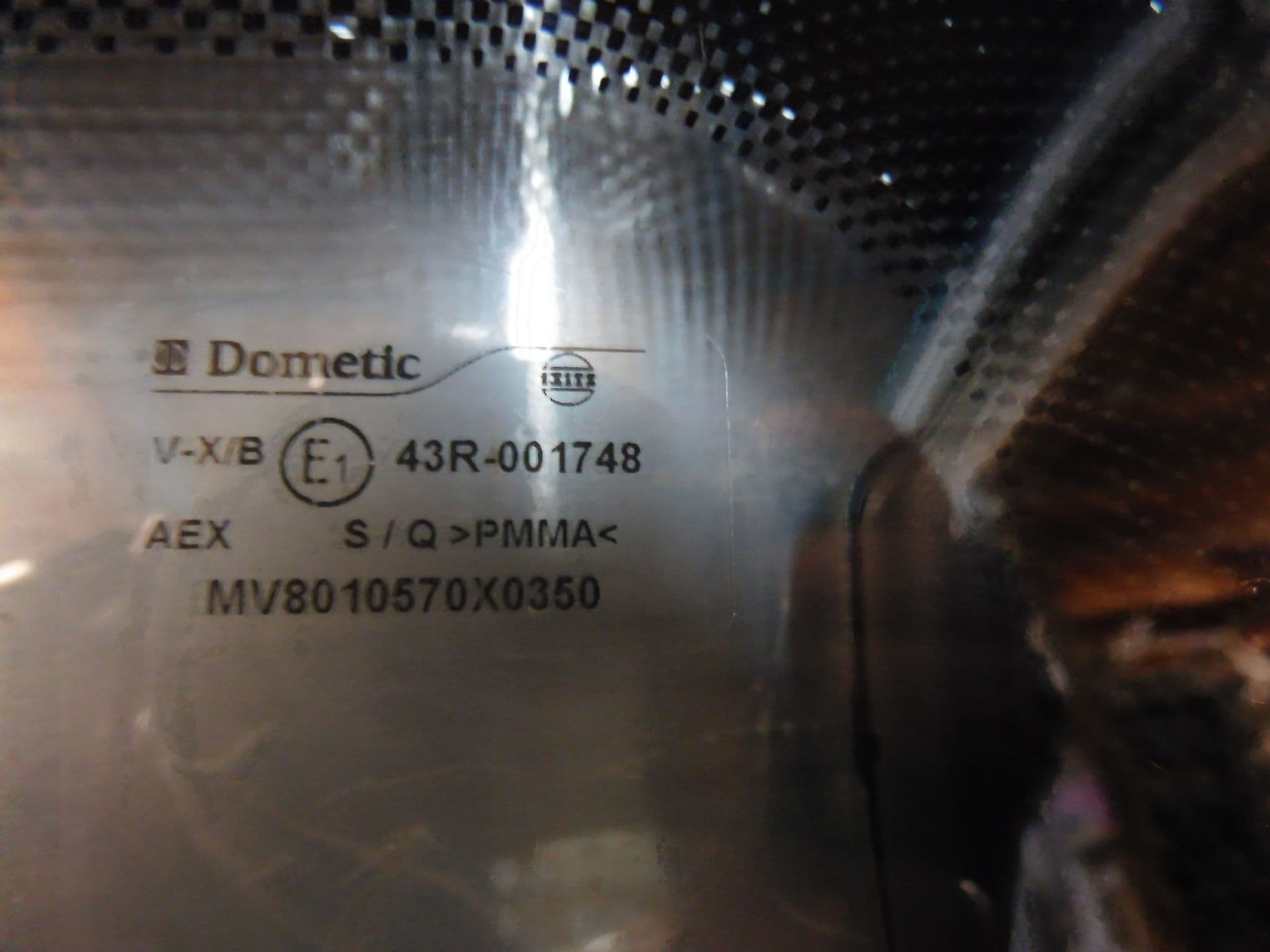 Dometic caravan window 570 X 350mm G2