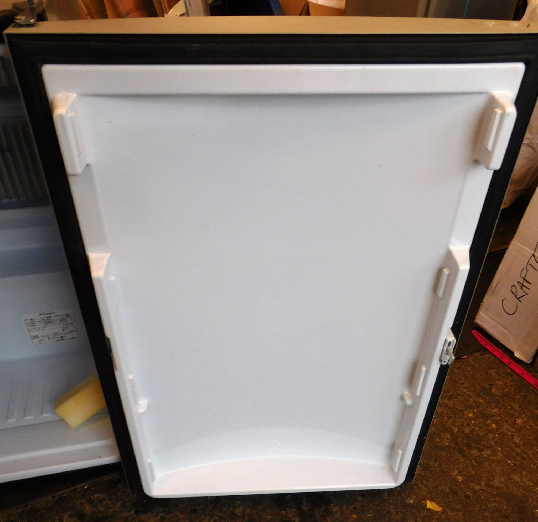 Dometic motorhome caravan fridge door RMS8551