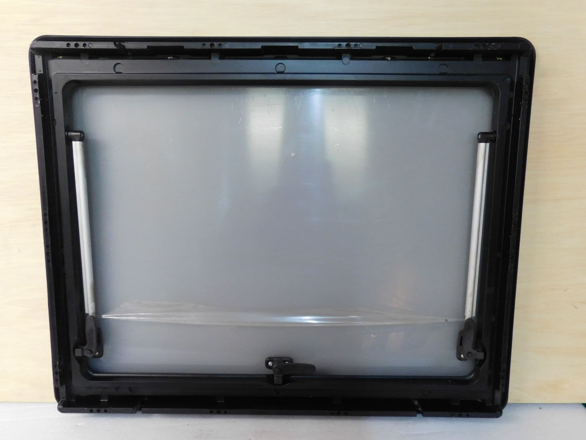 Dometic replacement caravan motorhome window 750x600