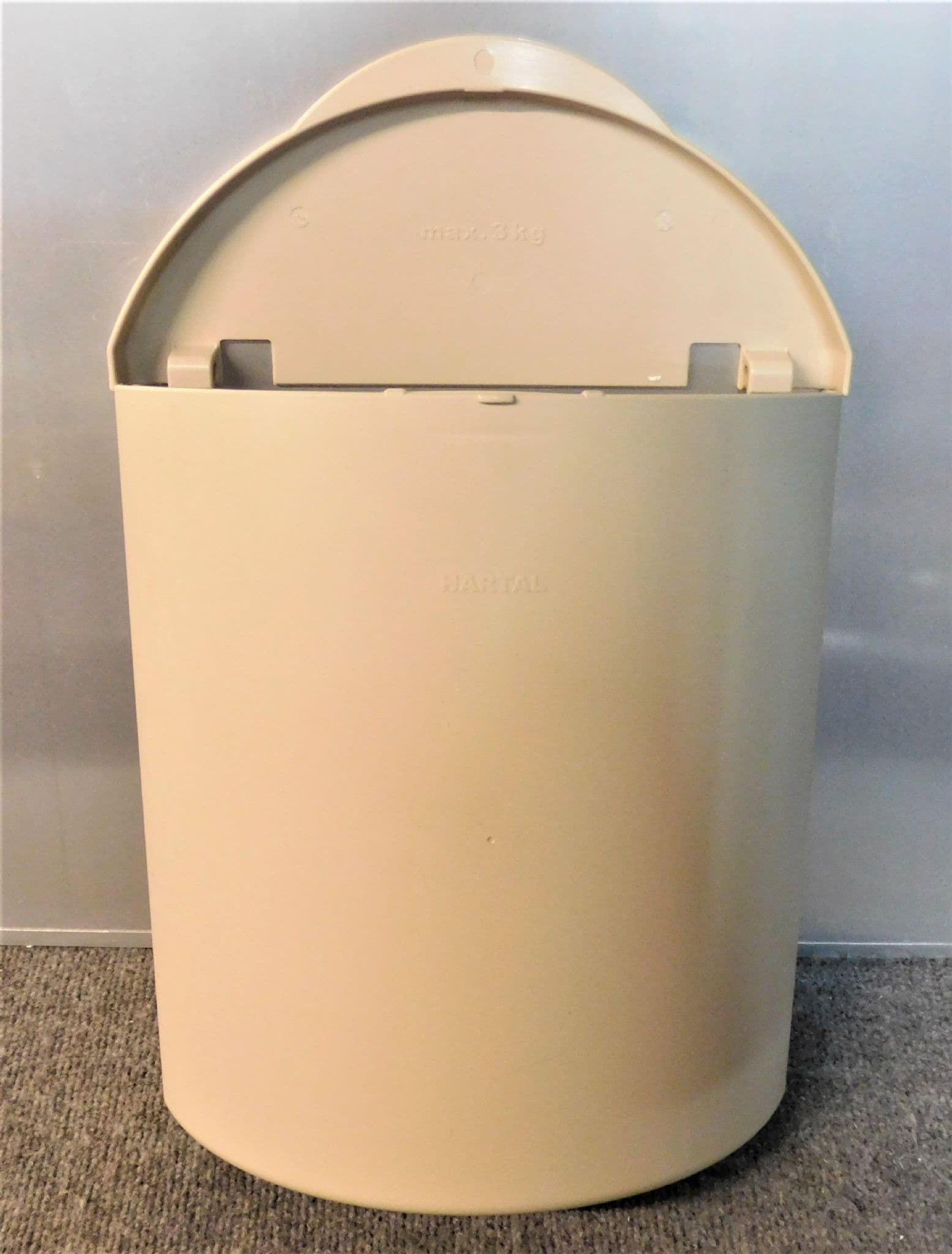 Porta Del Camper Con Cestino Immagine Stock - Immagine Di Accampamento - Foto 8