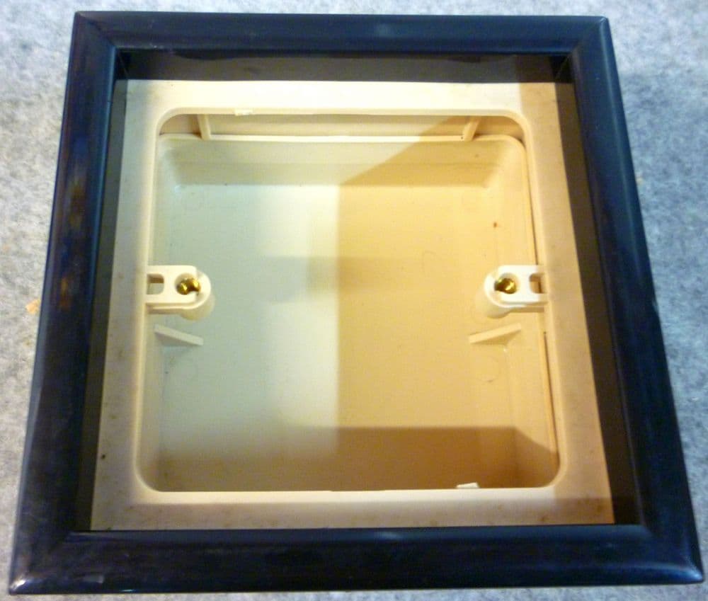 Single Backing Box Single back box black/beige