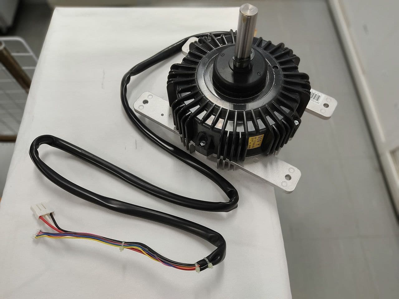 Daikin Air Conditioning Spare Part 2283281 DC FAN MOTOR 750W 8P D750A