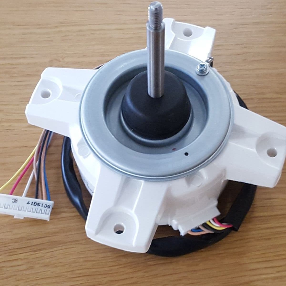 Daikin Air Conditioning Spare Part 5017652 DC FAN MOTOR KFD-325-70
