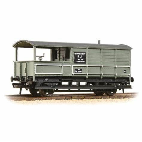 33-306D Bachmann ex-GWR 20 ton 'Toad' brake van W35894 in BR grey
