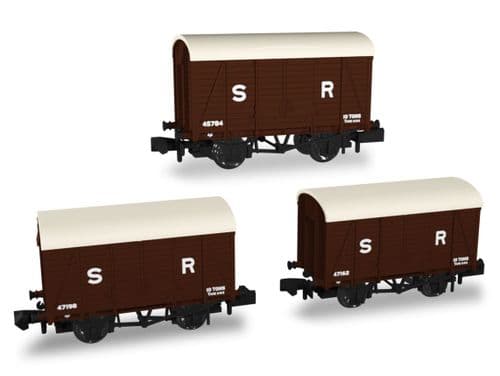 942008 Rapido Trains  SECR Wagons Pack 4 - SR pre-36 Livery 10t Covered Vans (Dia.1426)