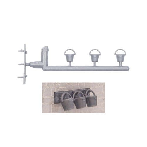 Dapol 7C-004-003 Kitmaster Fire Buckets (3) & Rack Set