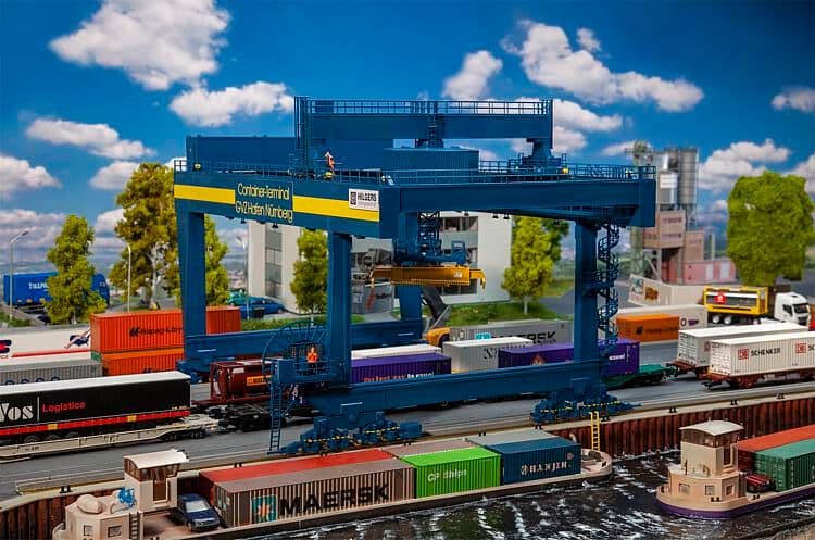 Faller 120291 Scale 1 87 HO GVZ Hafen Nurnberg Container Gantry Kit