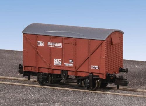 NR2006P Peco 12Ton Box Van BR Railfreight Livery