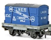 NR23  Peco Conflat with container, LNER, N scale