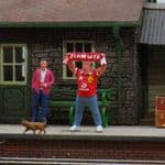 OO Gauge 1:76 Football Fan Manchester United Painted Figure (1)