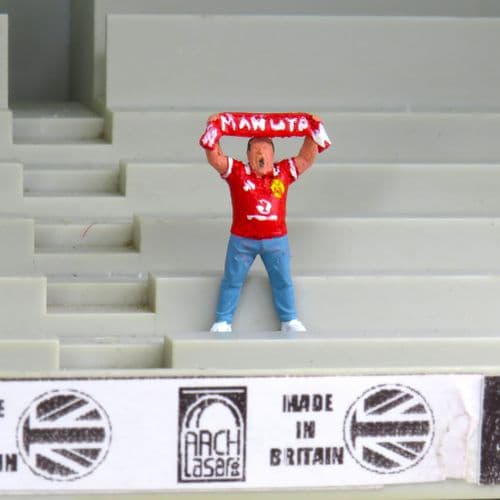 OO Gauge 1:76 Football Fan Manchester United Painted Figure (1)