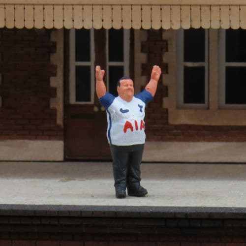Oo Scale Statue OO Gauge 1 76 Football Fan Spurs Painted Figure