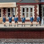 OSBF155 OO Gauge School Boys (painted) (6 figures)