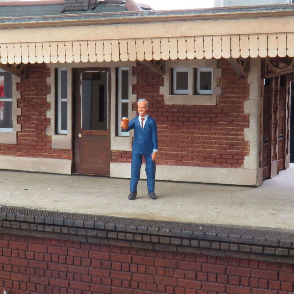 Oo Scale Statue OSBF162 OO Gauge Nigel Farage painted figure