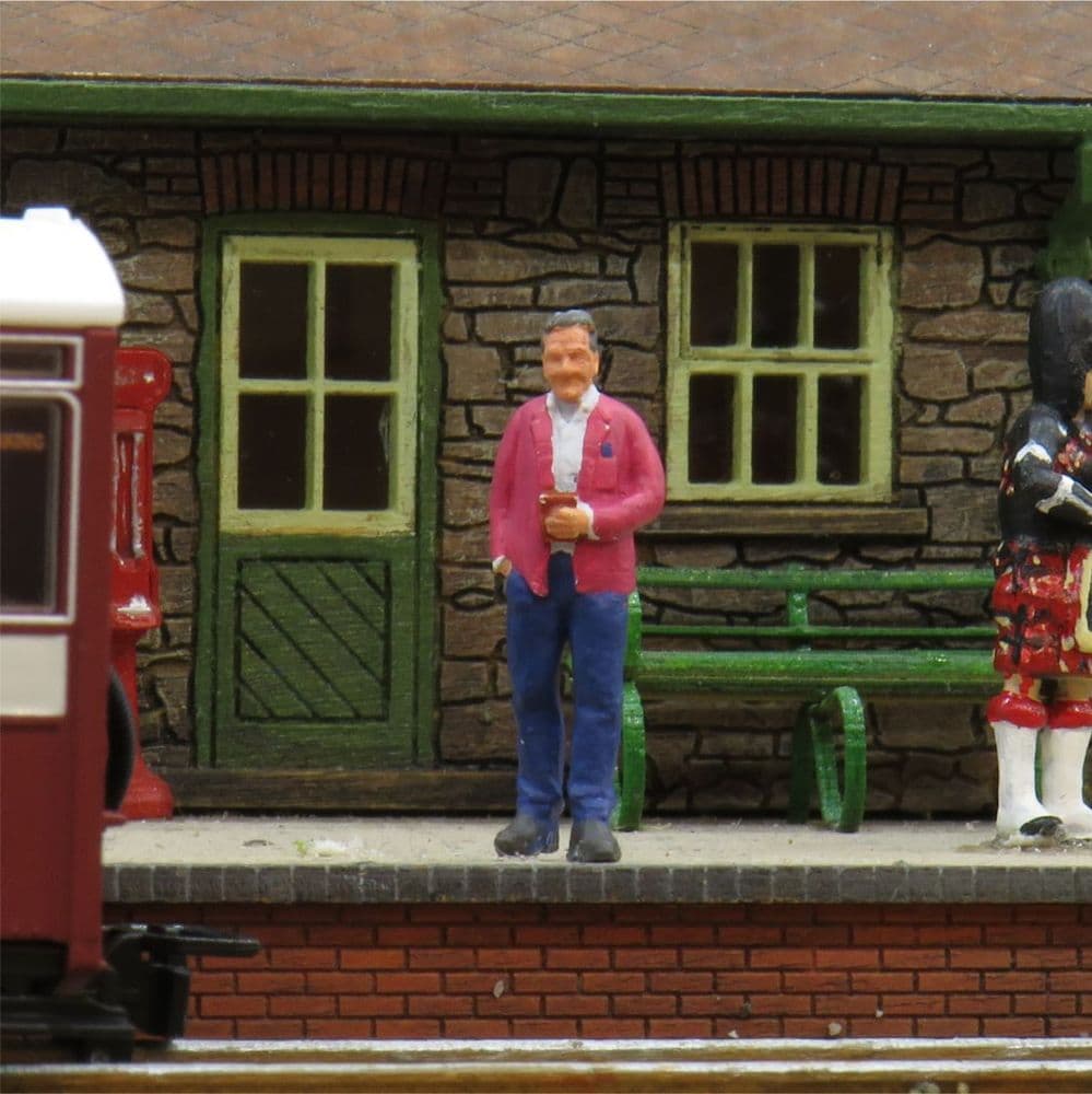 Oo Scale Statue OSBF163 OO Gauge Michael Portillo painted figure