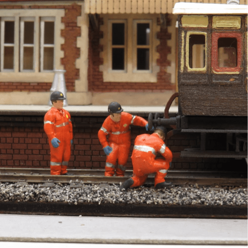 OSBF201 OO Gauge 1:76 TMD Workers Painted Figure  pack