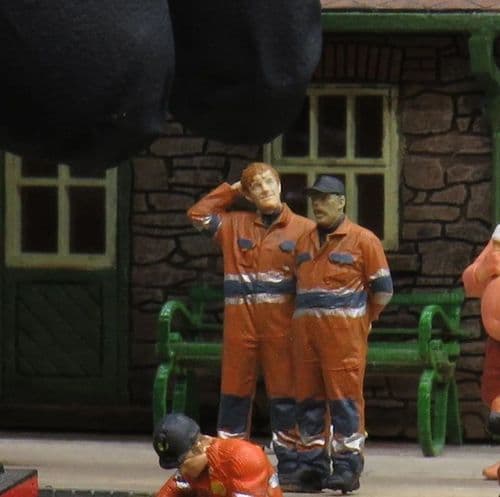 OSBF219 OO Gauge Figures  Francis and Chris save a train (pack of 2)
