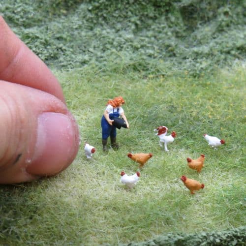 OSBFTT156 TT1:120 Scale Chickens and Farmer (painted)