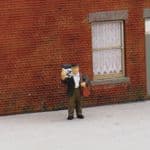 OSBFTT184 TT1:120 Scale Newspaper Seller (painted)