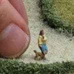 OSBFTT185 TT1:120 Scale Lady Walking Dog (painted)