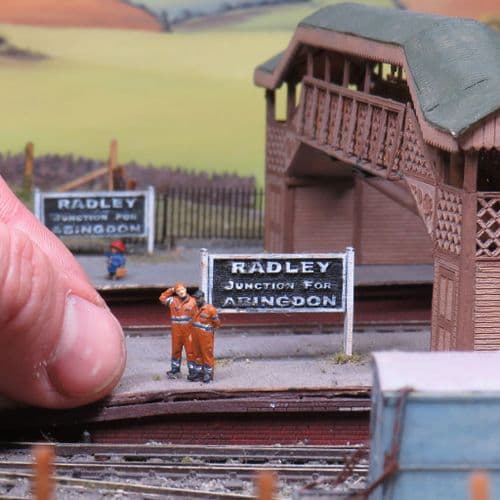 OSBFTT219 TT1:120 Scale Francis and Chris save a train (pack of 2) (painted)