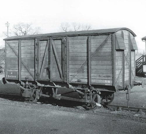 Oxford Rail 76GEGV003 Scale: 1:76, OO *Great Eastern GER 10T Covered Van 23109 (1) (2)
