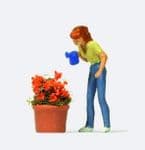 Preiser 28103 Watering the Flowers